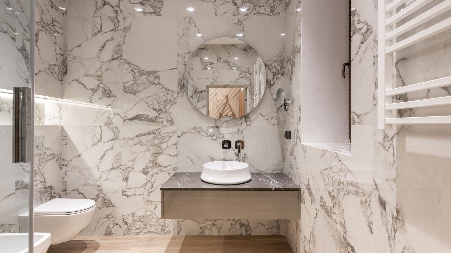 Dark Ceramic Tiles vs Light Ceramic Tiles? Which is Better Bathroom Tiles?